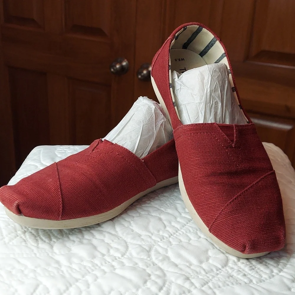 * TOMS Women's Dark Red Canvas Slip-On Flats, Size 8.5Wide